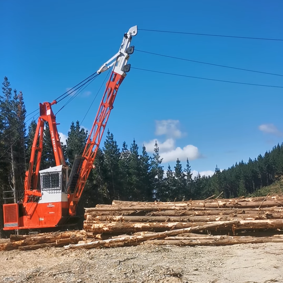 Nz Logging madill 124- NZ FORESTRY 00-10-26-2